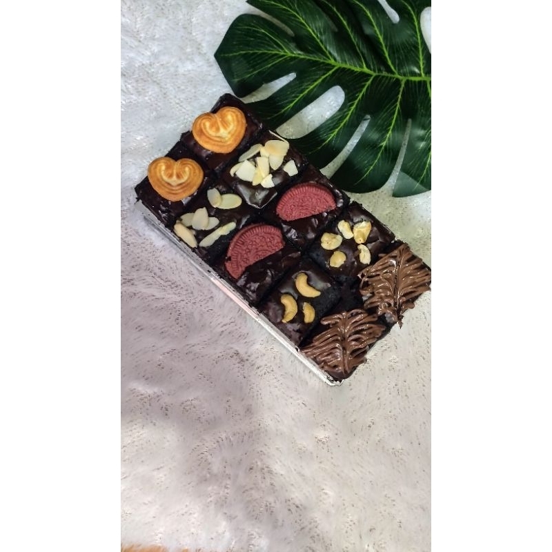 

PREMIUM BROWNIES SEKAT by NesyaKitchen