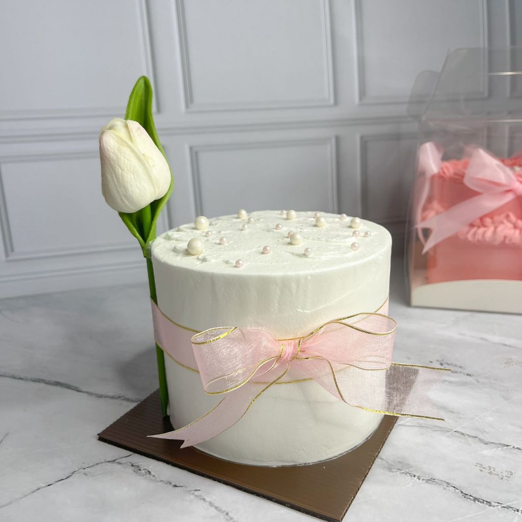 

Tulip cake white/pink ribbon | Kue valentine | Cake vals | Parcel | Hampers | Kado