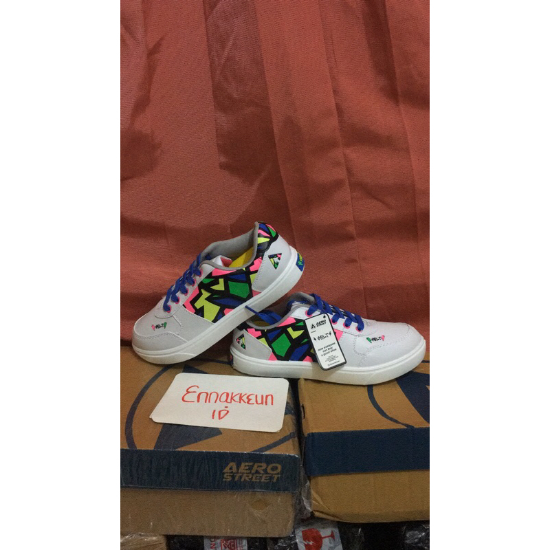 AEROSTREET X VOLT NEON LOW PUTIH