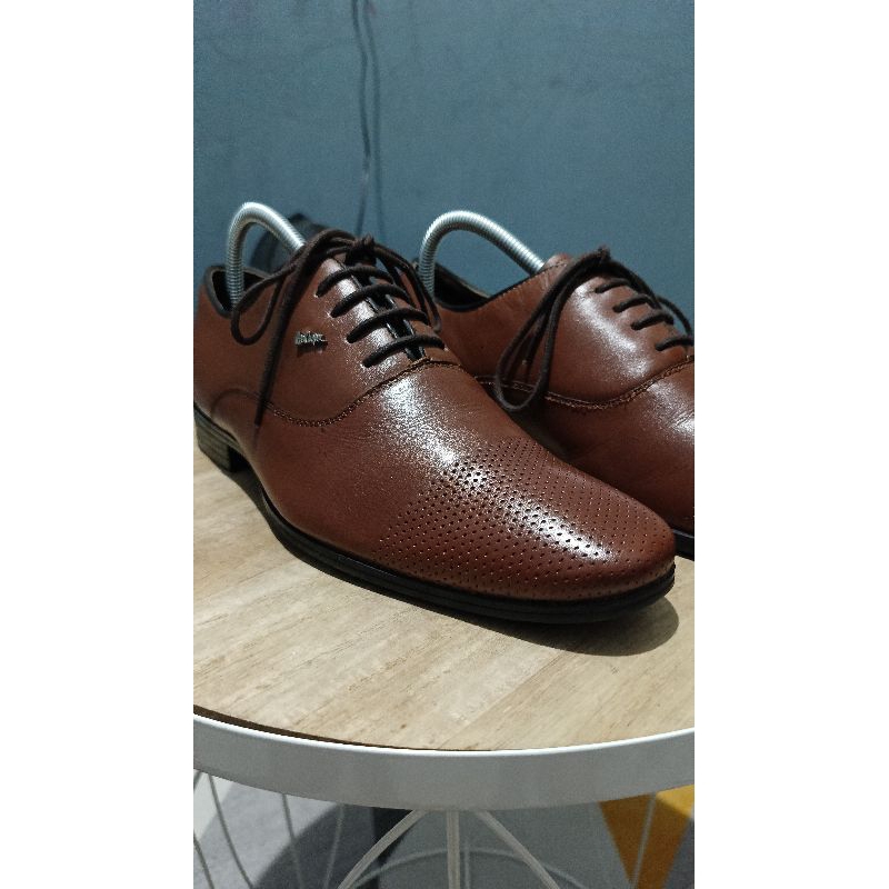 Sepatu Lee Cooper Second