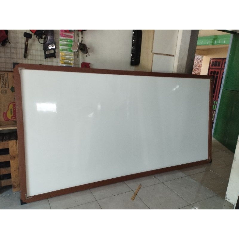 

whiteboard 120 x 240 Lis kayu sudah finishing