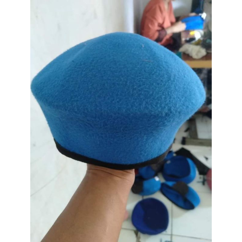 BARET CAMEL BIRU PROVOST/PM