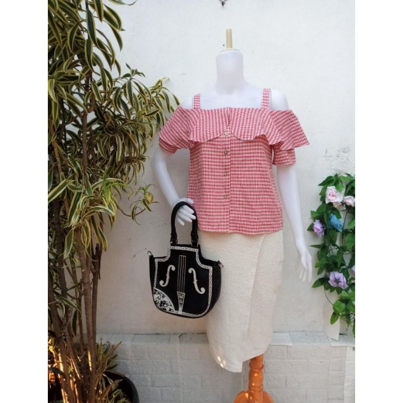 atasan merah sabrina motif kotak kotak