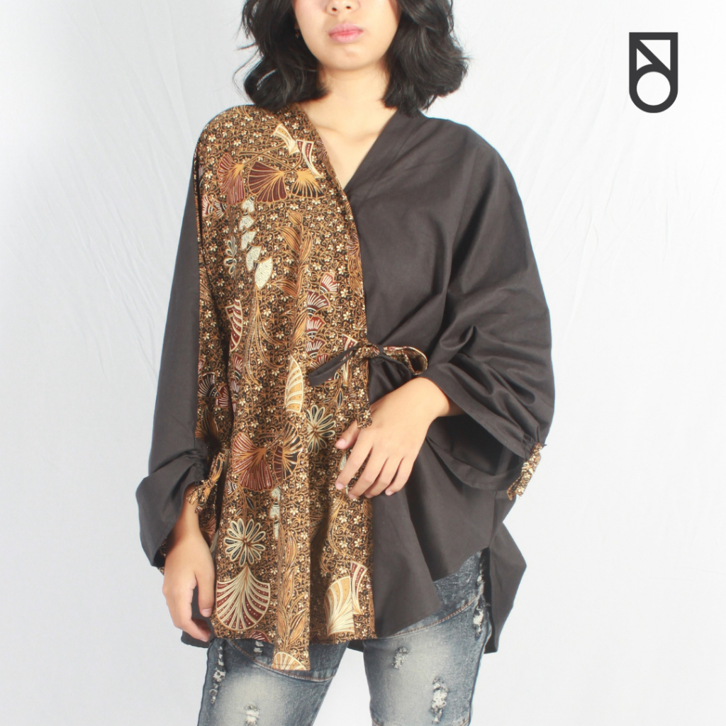 Vallove Wu | GARVITA | Atasan Wanita | Batik | Oversize