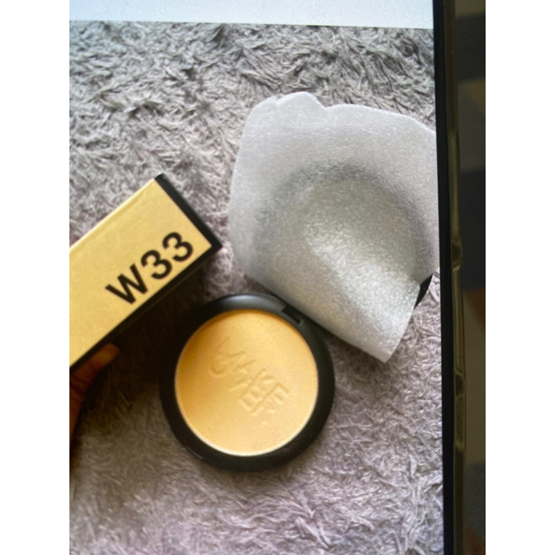 makeover powerstay powder foundation w33