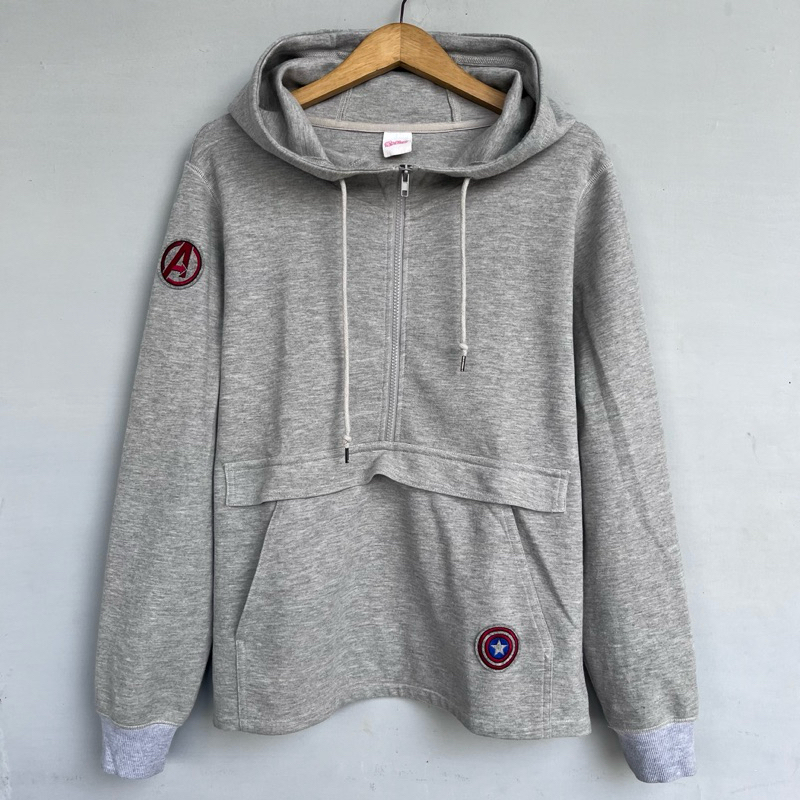 hoodie marvel & uniqlo