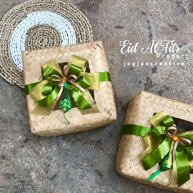 HAMPERS LEBARAN | BESEK BAMBU HIAS MIKA PITA KETUPAT Parsel Lebaran Besek Bambu Box Lebaran Unik/ Bo