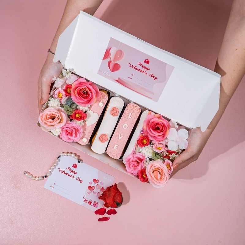 

Juliet Valentine Flowers + Eclairs Valentine