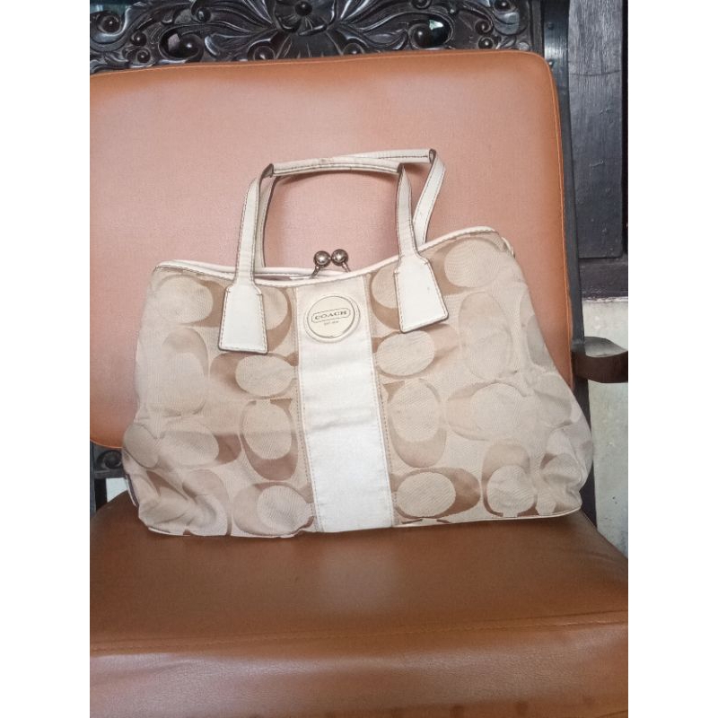 coach signature tote