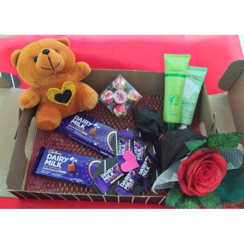 

Hampers Boneka & Coklat Paket Komplit