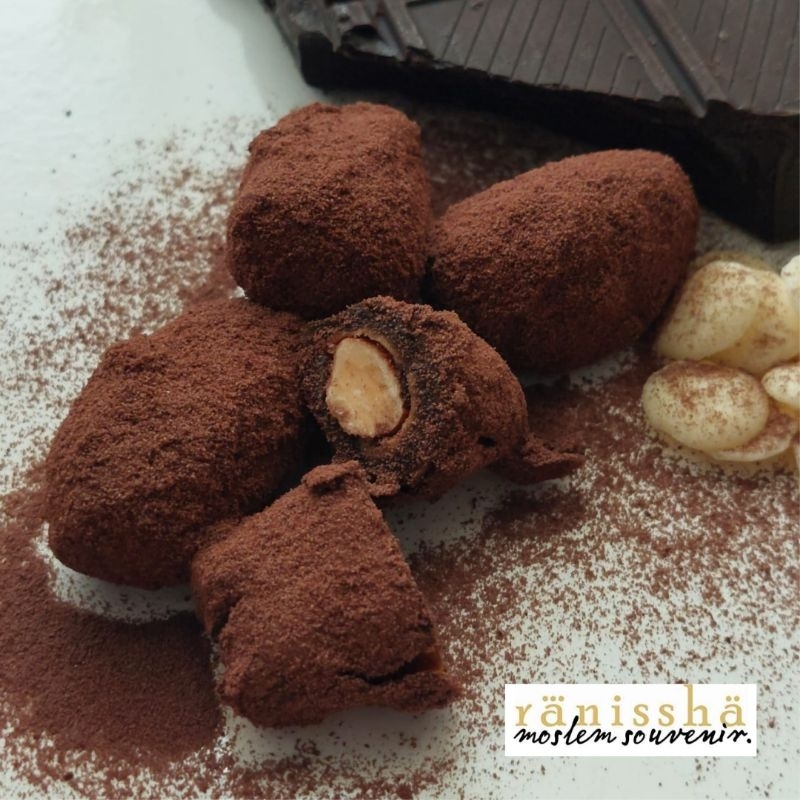 

(READY STOCK) 12 BOX COKELAT KURMA ISI ALMOND CHOCOPEARL / OLEH OLEH HAJI UMROH