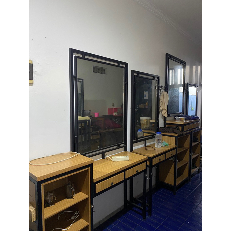 CUCI GUDANG peralatan BARBERSHOP, meja & kaca+ meja Kasir + kursi keramas , BONUS 1 KURSI BARBER