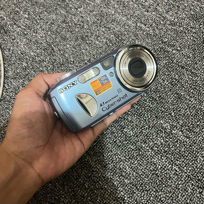 Digicam Sony Cybershot DSC-P73 in Baby Blue