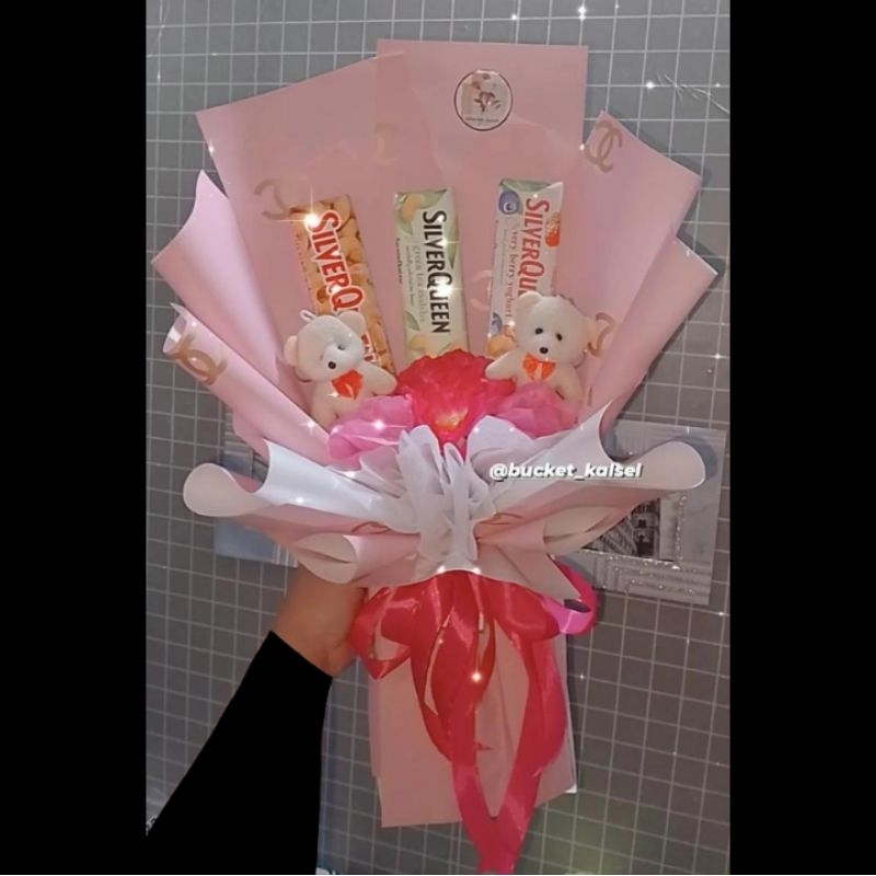 

Pembuatan Bucket Silverqueen (isi 3+doll)