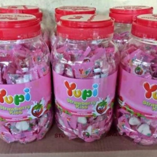 

FLASH SALE PERMEN YUPI STRAWBERRY KISS JAR TOPLES ISI 12513PCS exp 225