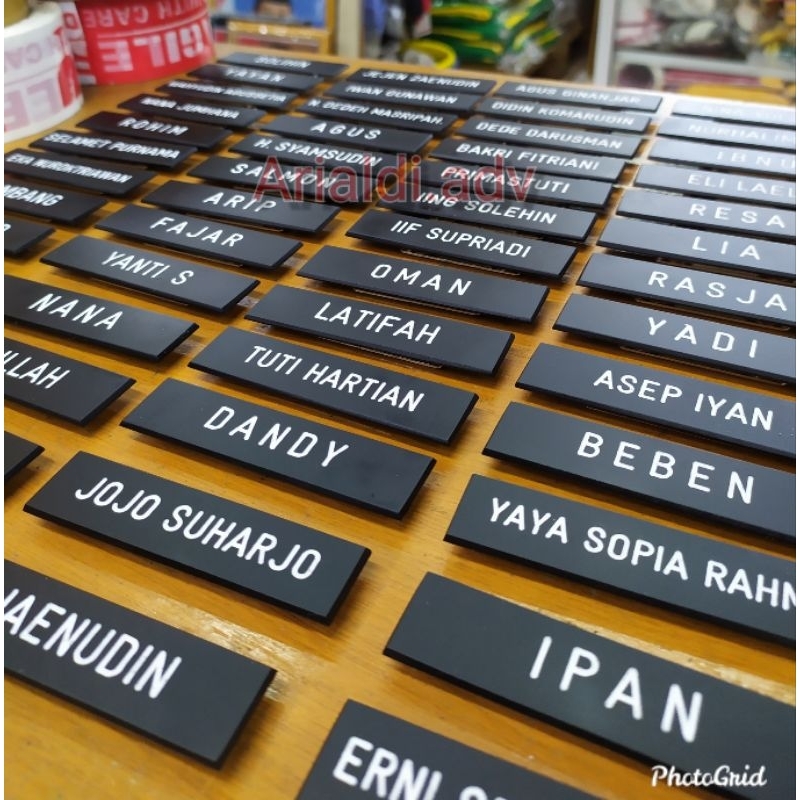 

YEN satu set papan nama dada grafir hitam doff full dan kori bolong magnet