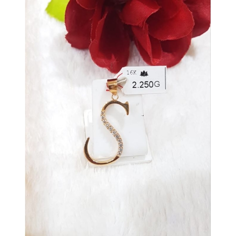 Liontin emas 70 huruf s lebar