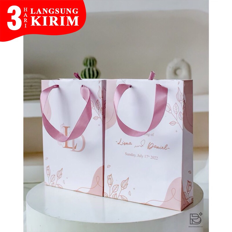 

PAPERBAG MINI (23cm X 6cm x 16,5cm) / TAS BRIDESMAID / TAS WEDDING / TAS PERNIKAHAN