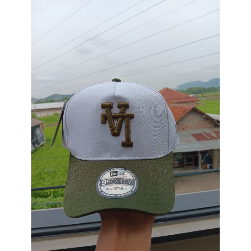 logo LA terbalik topi prmium