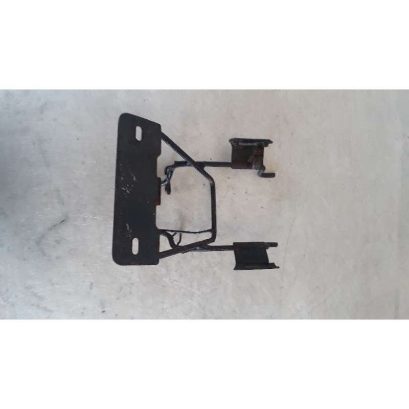 pangkon breket dudukan lampu dan reting plat tiger revo lama