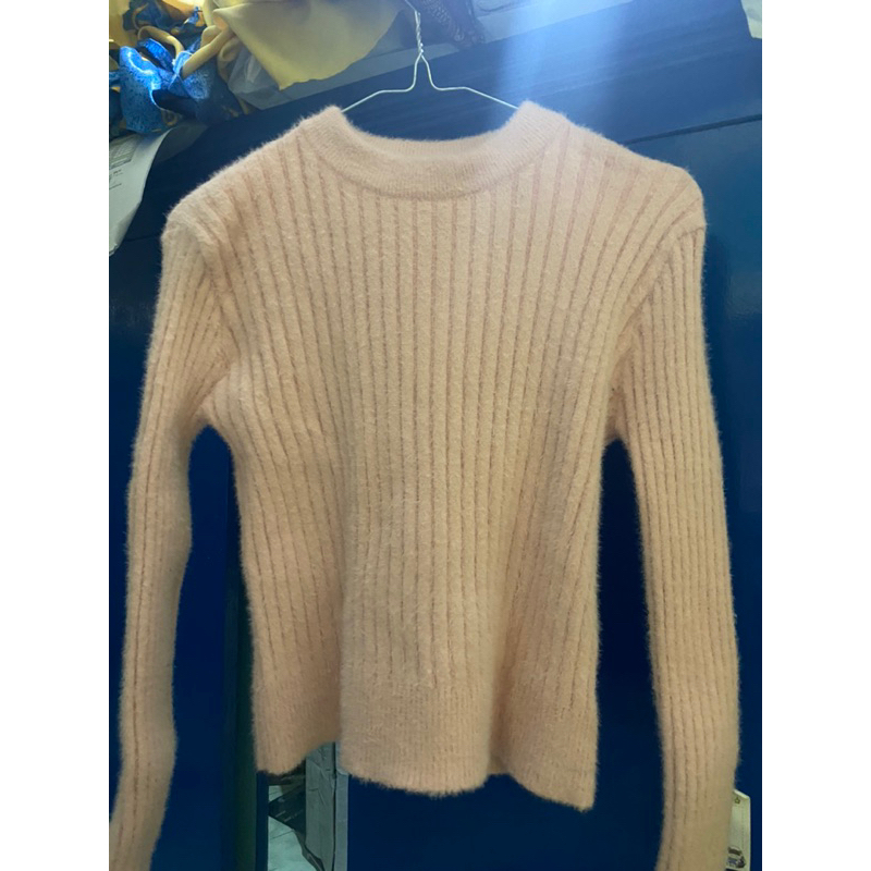 PRELOVED SWEATER CROP RAJUT BULU HALUS LEMBUT