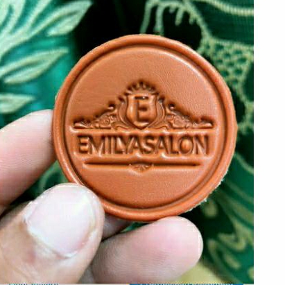 

label kulit sintetis embos polos 4x4 cm