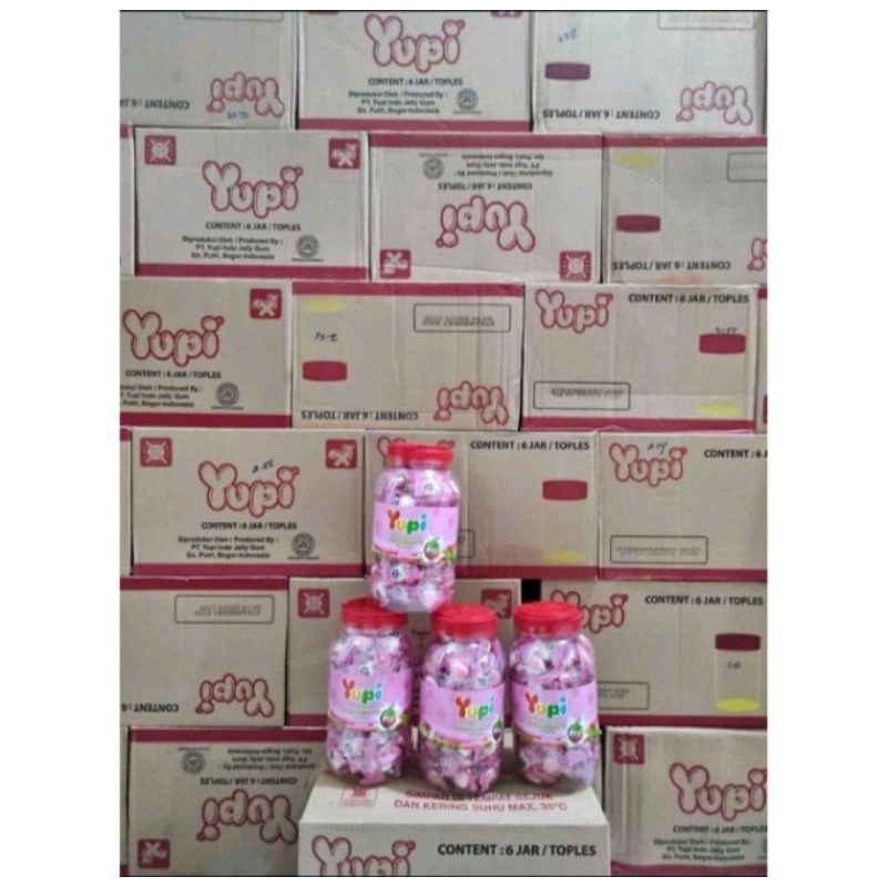 

Yupi strawberry kiss jar kartonan