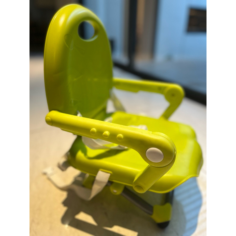 Preloved | Chicco pocket snack booster seat