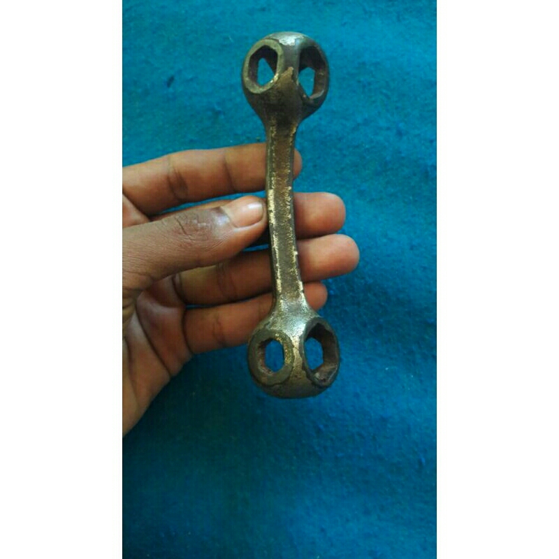 KUNCI ANTIK JADUL BENTUK TULANG,BARANG ANTIK