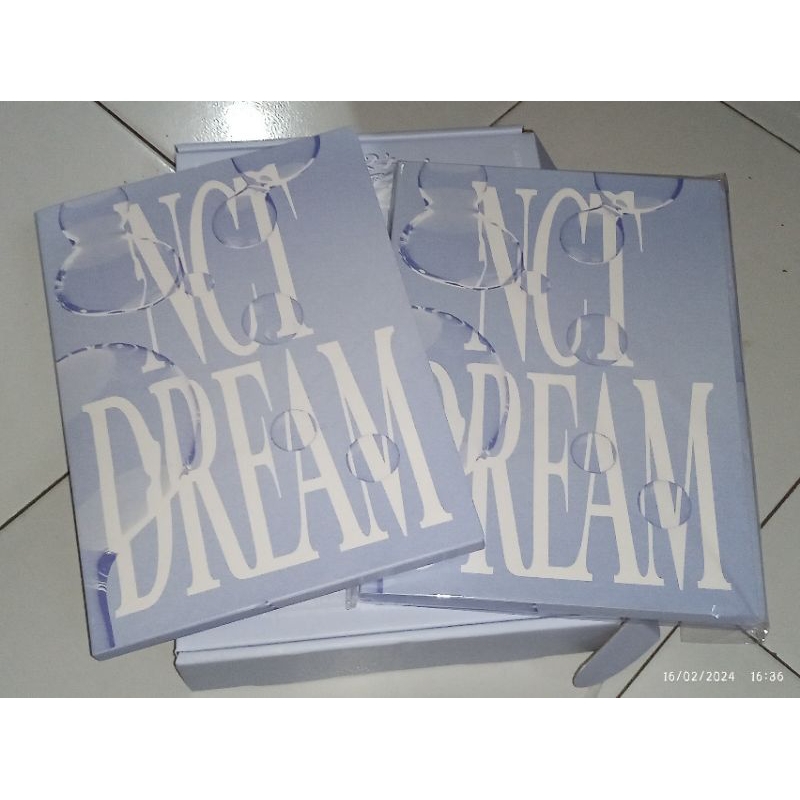 

SG 2024 MAP HOLDER NCT DREAM, BOX PACKAGE , DESK KALENDER