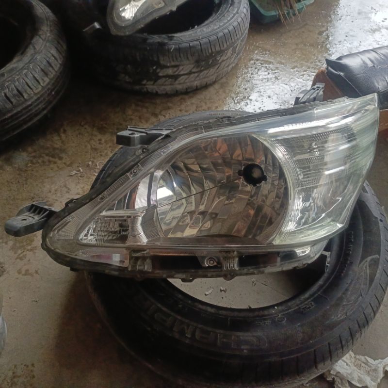 headlamp grand innova 2012,2013,2014,2015 original