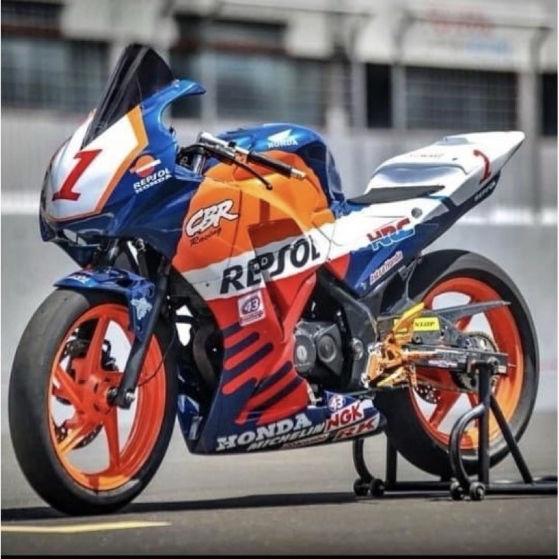 BODY BALAP CBR LOKAL K45 (HANYA BAGIAN BUNTUT SAJA) ( TIDAK TERIMA COD )