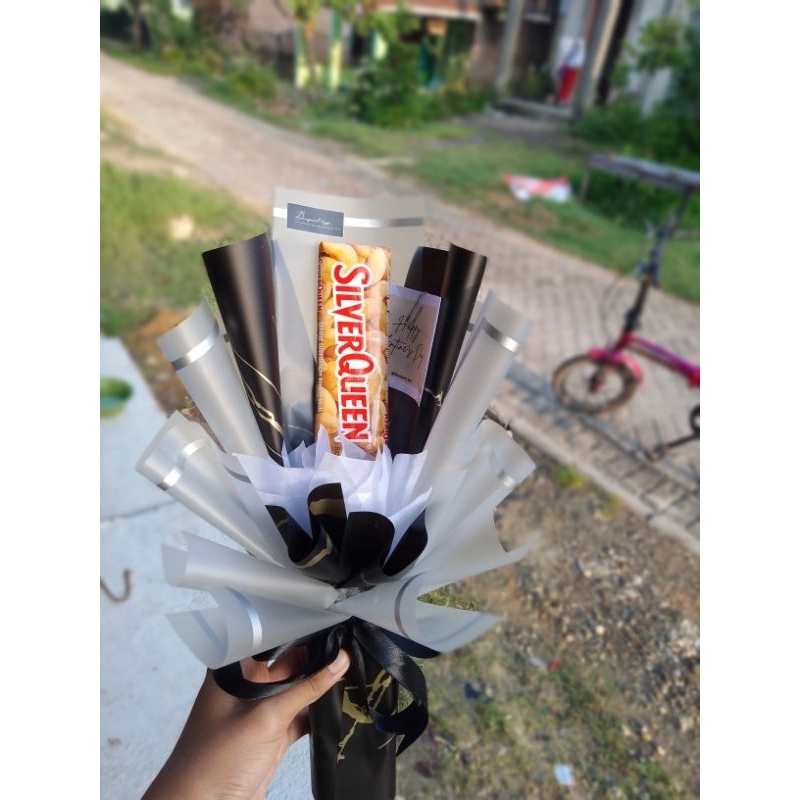 

BUKET SINGLE SILVERQUEEN kemasan 58gram