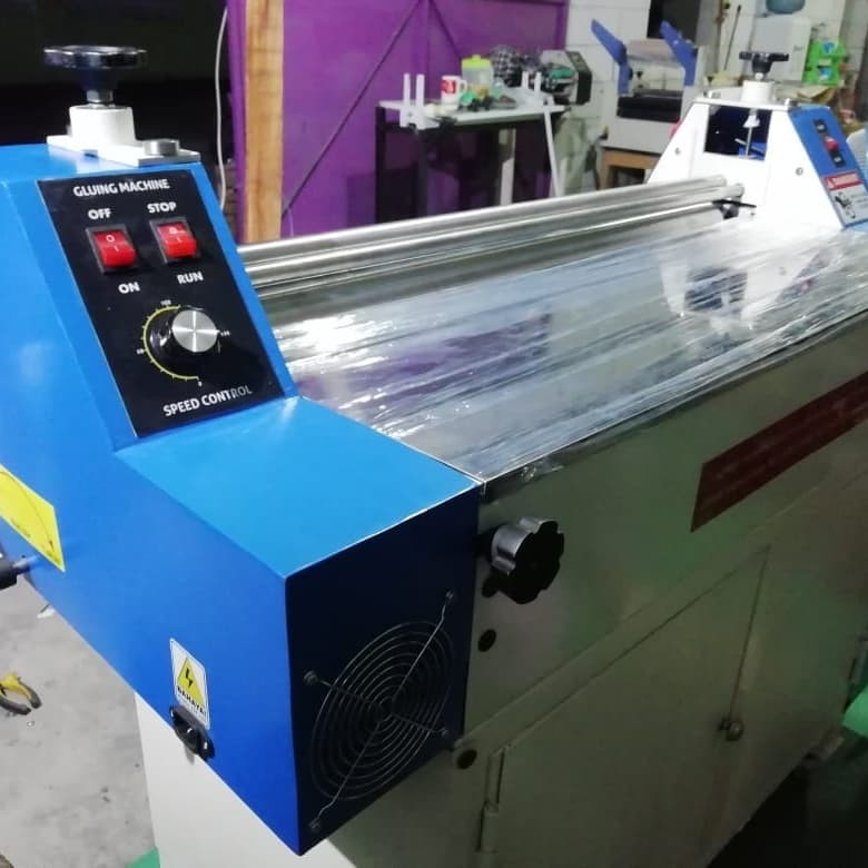 

Mesin lem (gluing machine) kertas bisa untuk laminasi karton uk. 80 cm