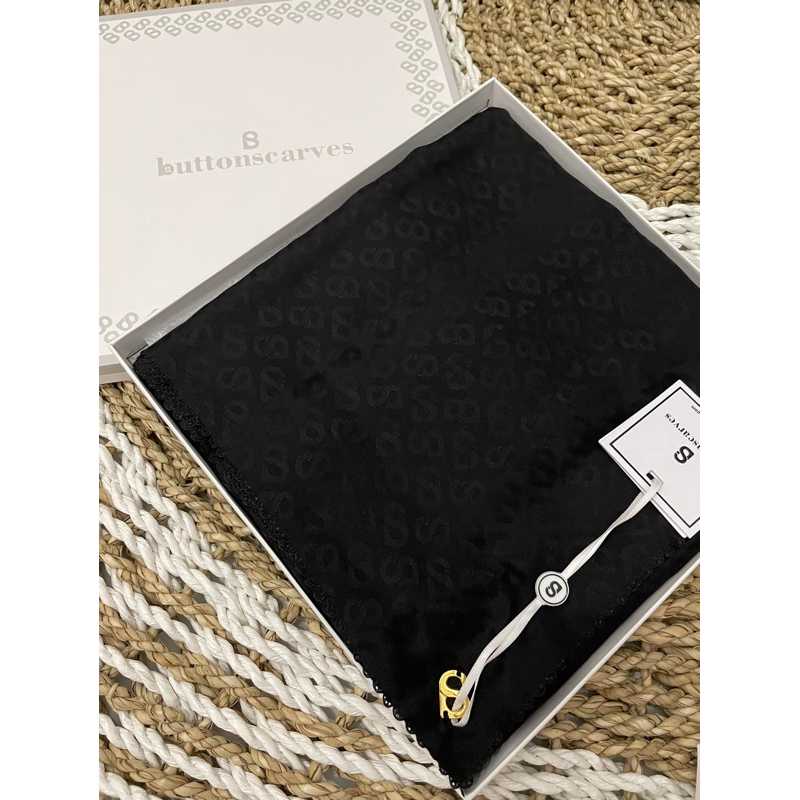 Buttonscarves Everyday Tapis Emboss 2.0 BLACK NEW READY SIAP KIRIM ‼️