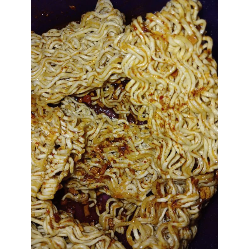 

Mie goreng gemesh pedas gurih/Cemilan Kekinian