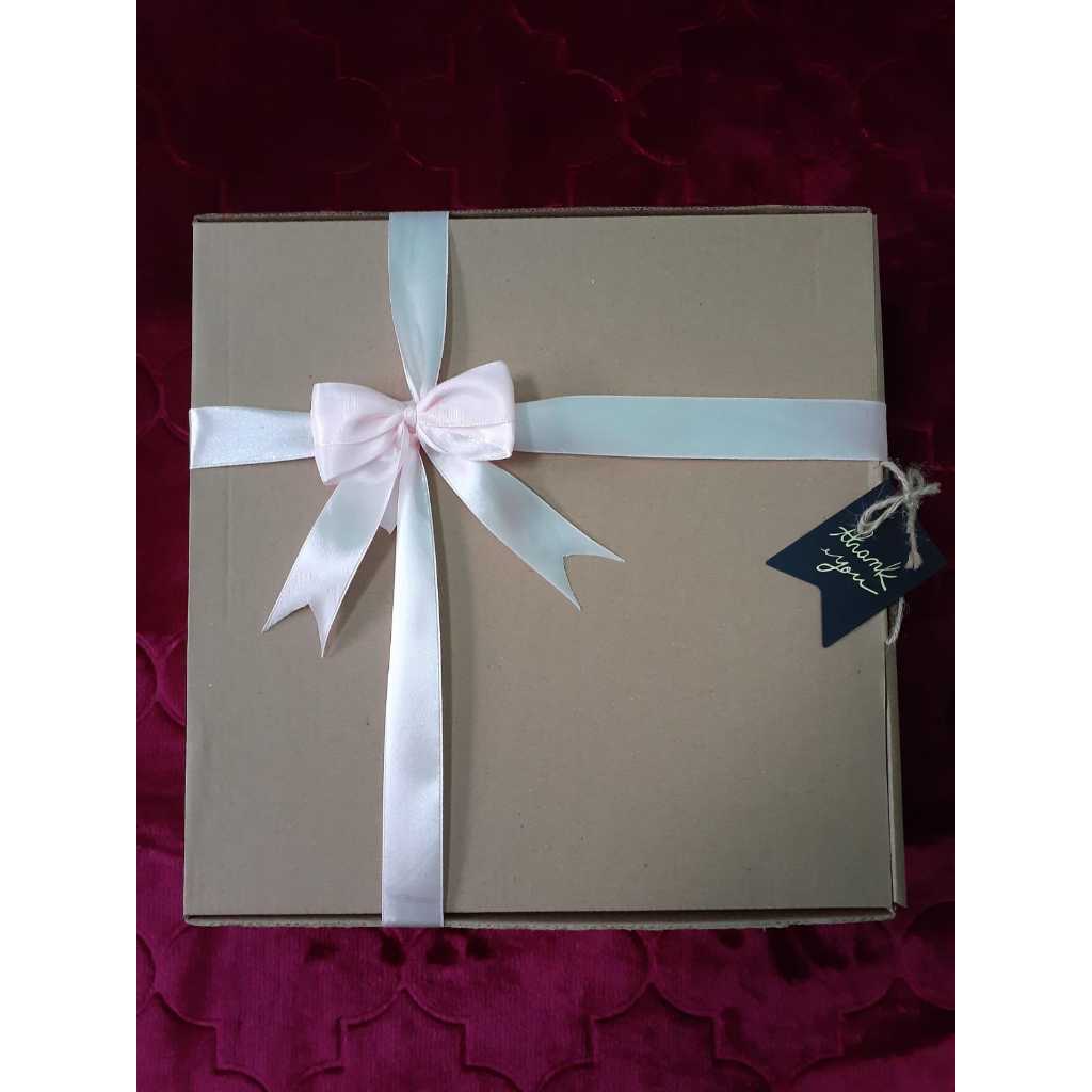 

Hampers Parcel Gift Souvenir Bingkisan Lebaran Sajadah Premium Murah Ready Stok Solo