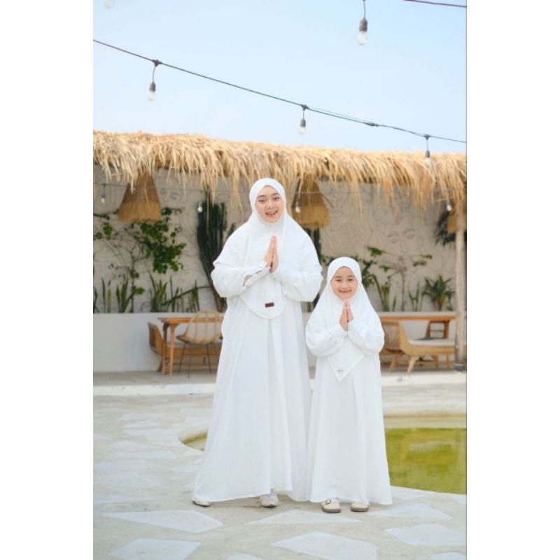 Gamis putih ibu dan anak couple (Dengan hijab)