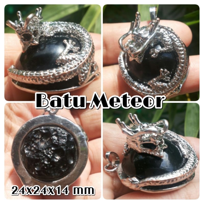 liontin batu meteor satam hitam