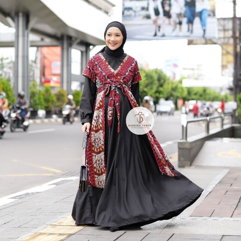SABRINA TENUN - RUMAISHA DRESS TENUN (HITAM MAROON)