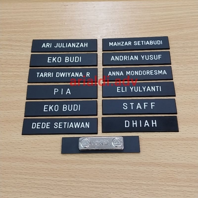 

gk satu set nametag hitam dof ful dan kori eching kulit jeruk magnet