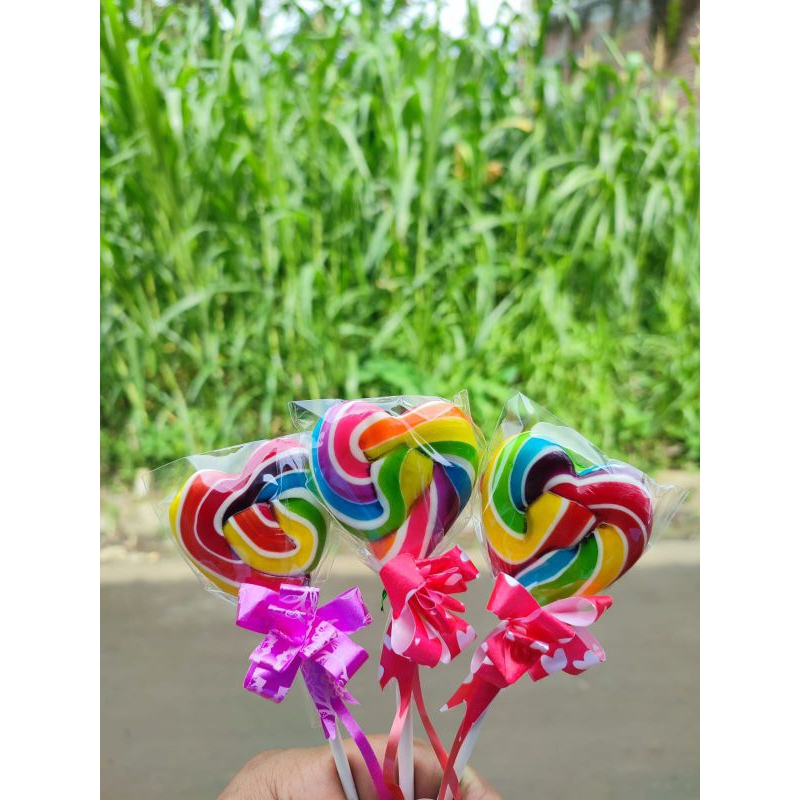 

permen lollipop ukuran 4cm bentuk love hadiah pita