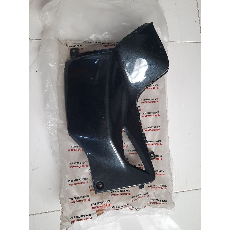 sayap dalam kawasaki zx130 leg shield kawasaki zx 130 abu original