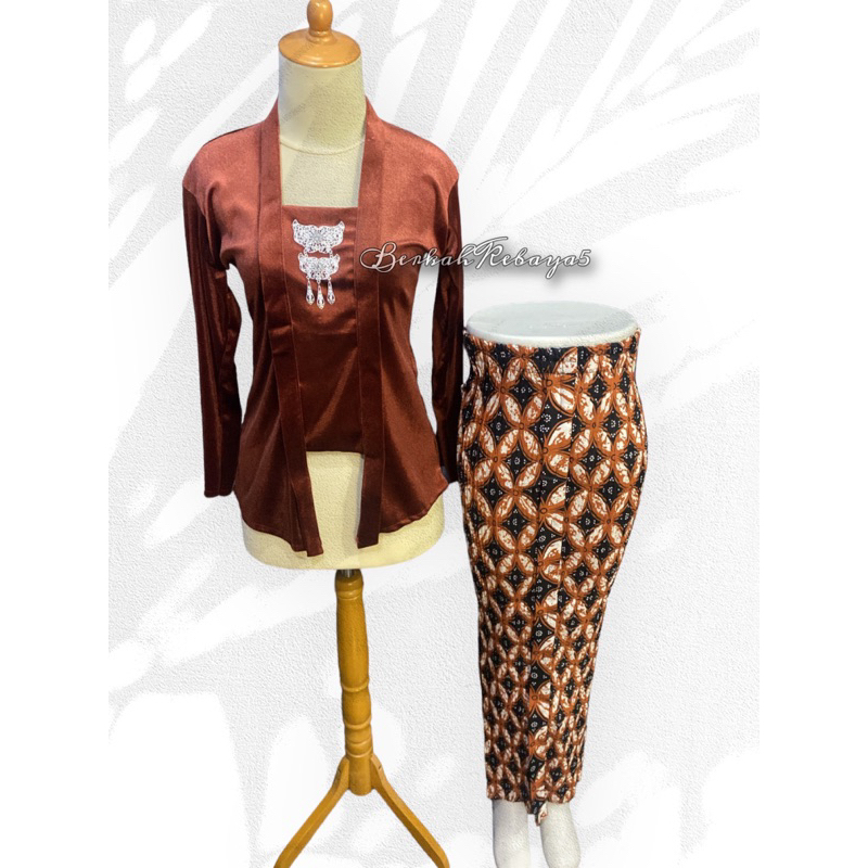1 Set Kebaya Bludru Kutu Baru / Kebaya Warna Teracotta