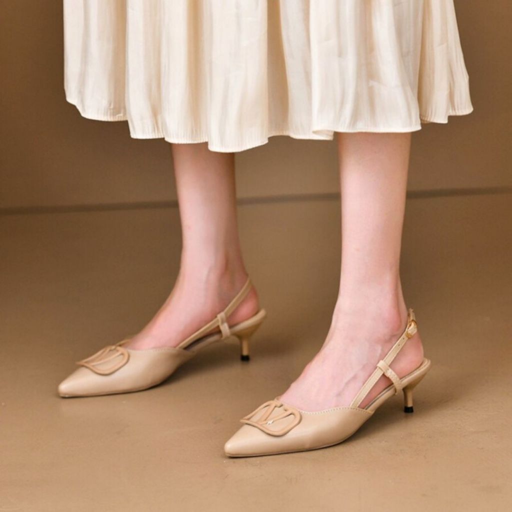 High Heels Valentino Wanita Elegant Import Dengan Tali Belakang Mewah Kekinian 40666