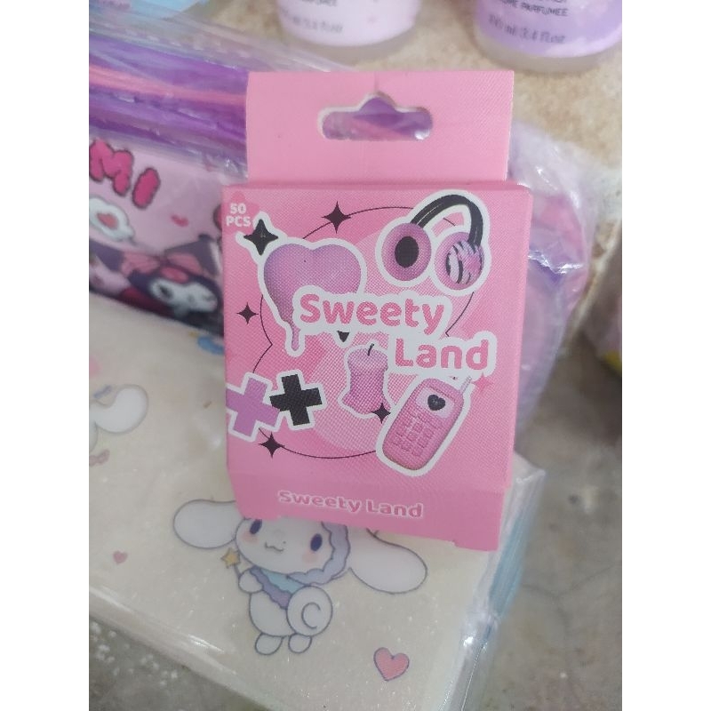 

Paket 55.000 alat tulis dan aksesoris