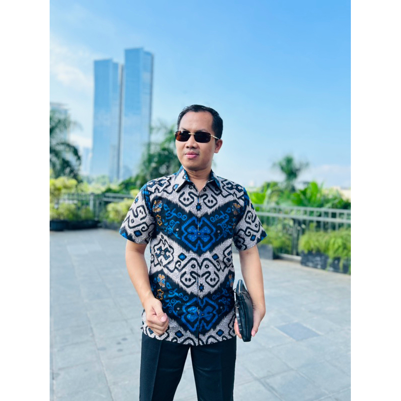 Hem batik pria bahan katun lapis furing biru cream lengan pendek