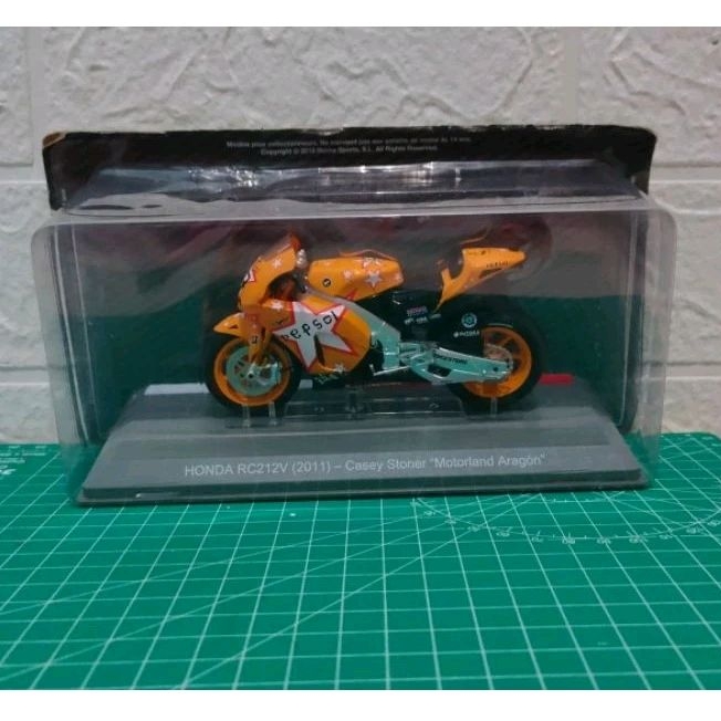 miniatur motogp Casey Stoner 2011 Altaya bukan maisto