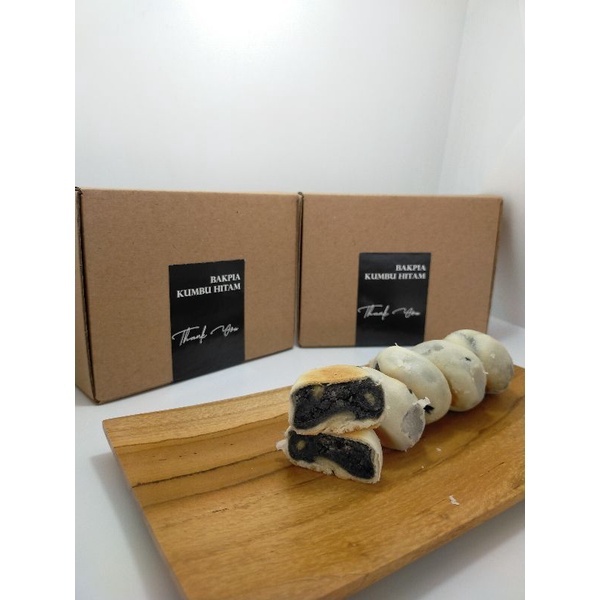 

Bakpia Basah Kumbu Hitam isi 20pcs /oleholehjogja