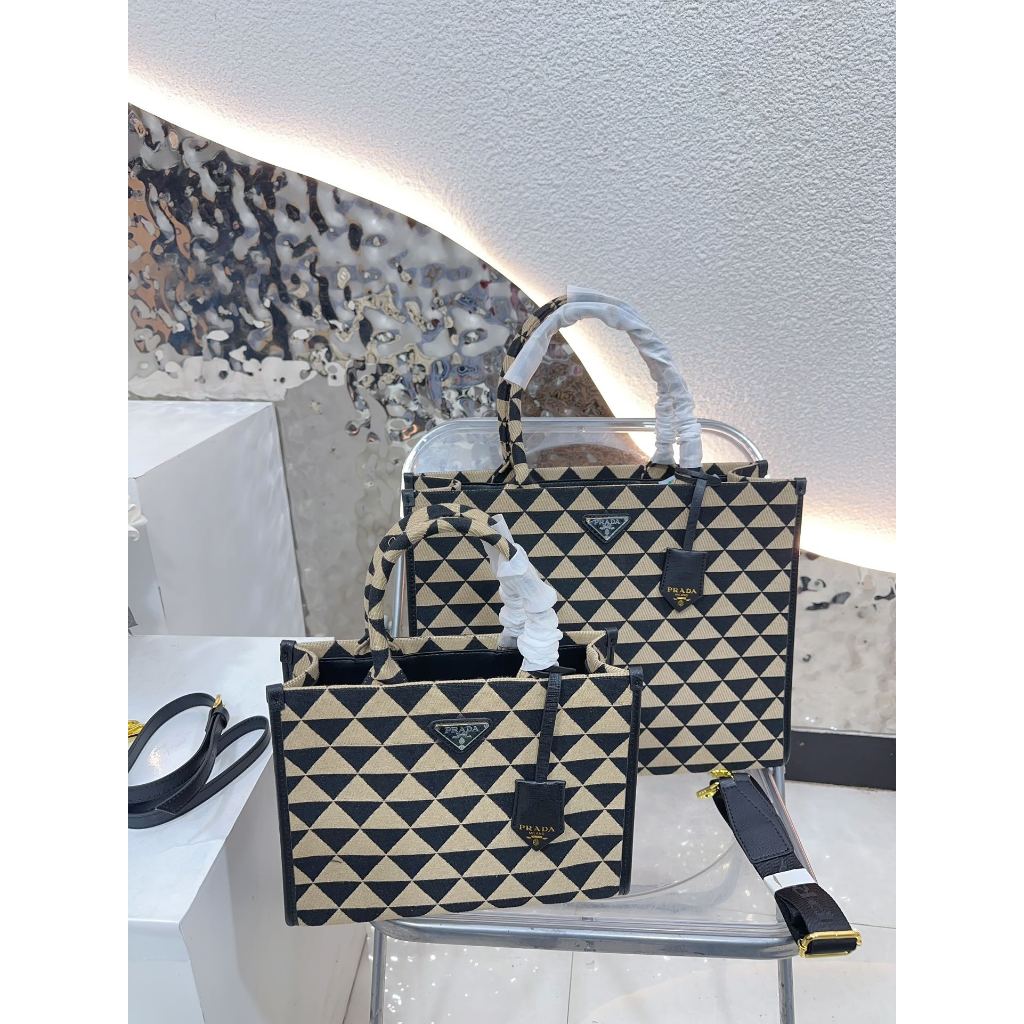 【Box + dust bag】Prada’s latest 22Tote shopping bag【100%authentic】